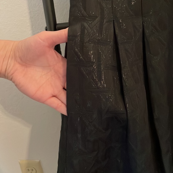 Classy super flattering black v-neck cocktail dress w/a little bit of sparkle ✨ - Picture 6 of 6